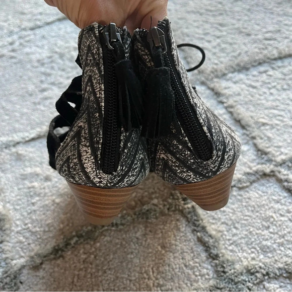 Minnetonka Sandals Black Suede Leather Gladiator Low Wedge Zip 71605 9 - Picture 10 of 10